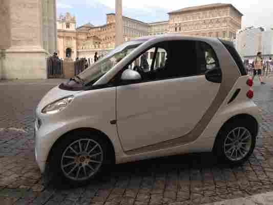 SMART CAR: REVOLUTIONIZING THE FUTURE OF DRIVING